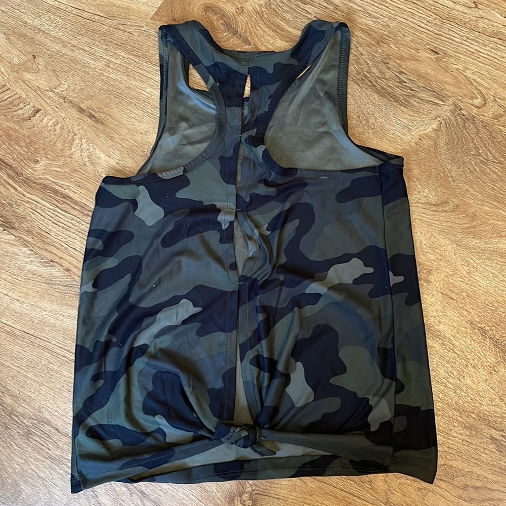 Old Navy Active Breathe On Camo Tank - Picture 2 of 4